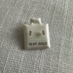 10 KT Gold Stud Earrings